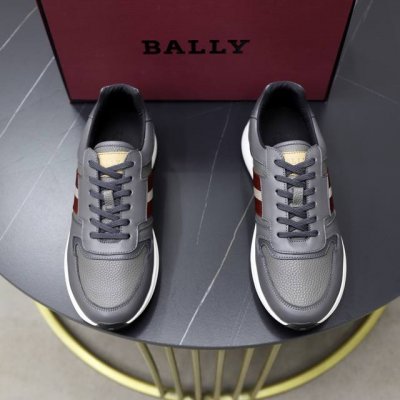 出厂价pp Bally 巴利 新款男士皮革拼接休闲运动鞋 原厂小牛皮面拼接纯色网布设计风格 舒适透气效果极好 经典的B家红白条纹织带徽章装饰 饰以 Bally