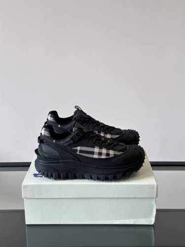 burberry 顶级 Size：39-44 38.45定做 Bur**巴宝莉户外系带运动鞋，具有舒适防滑性能，采用皮革和科技面料制成，专为户外跑步或都市漫步而