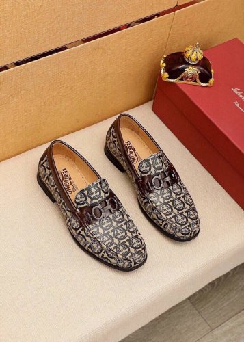 商品商标：Ferragamo 菲拉格慕 休闲皮鞋 正码码数: 38-44 45订制 商品材料：精选 进口头层小牛皮鞋面+奢华五金扣，进口水染牛皮内里。强烈立体视