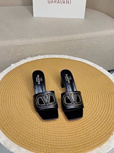 顶级版-真皮底Valentino Garavani Vlogo Cut-Out 25最新经典百搭V扣拖鞋 出厂 ────── 面料：顶级小牛皮 ────── 内