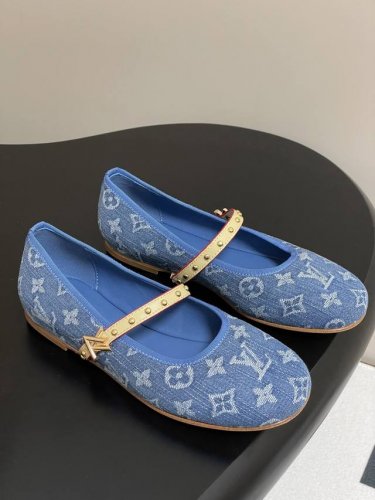 25Ss春季新款Louis Vuitton Lv Romy 平底芭蕾鞋牛仔布单鞋经典老花玛丽珍鞋 本款 Romy 平底芭蕾鞋为牛皮革融入Monogram 花卉穿