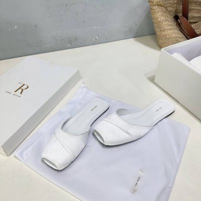 高品质出厂 ！小众潮牌Therow 2025春夏简约真丝平底鱼嘴拖鞋单鞋！夏天高级配色 太简约时髦啦！高级又简约的感觉其实除了好看以外它的舒适度真的是好穿到舍不