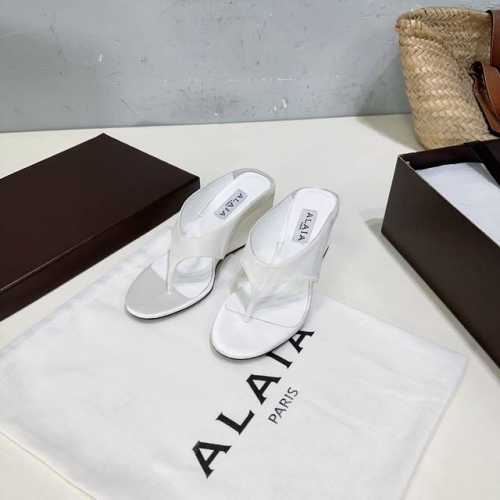 高品质出厂 ！小众潮牌 Alaia 春夏新品简易真丝坡跟夹脚凉鞋拖鞋 异形跟穆勒鞋 不对称设计打破常规 释放独特气场 尖头勾勒利落线条 轻松游走于时尚前沿 每一
