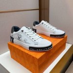 工厂价 Arman* 休闲新品上市 鞋面采用牛皮印花面料舒适真皮内里，橡胶耐磨大底，鞋型饱满，立体感十足时尚、新颖标准码数：38-44。两色可选。