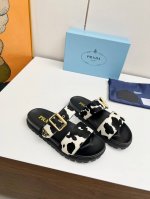 市场顶级版2670Ss prada普拉达三角标奶牛配色牛皮 顶级品质 集优雅知性复古可爱于一身 鞋面 原版马毛牛皮 内里 牛皮里 原版 意大利发泡大底 40色供