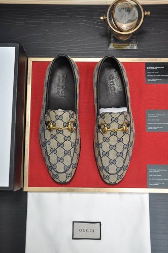 出厂价P 意大利顶级奢侈男鞋巨头 Gucci 古奇 全牛皮内里 新款报到原汁原味的欧式风格 赏心悦目为了让鞋子更加耐用不变形制作继续沿用传统做法 但仍然不乏创新