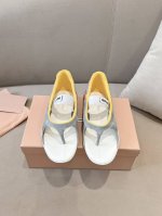 Miu Mi* 春夏新品代购级别 我是细节控 面料对版zp单薄清透 区别于市场不对版厚面料 皮料对版zp轻微擦旧 随性而为 复古时髦 百搭舒适 新爆款来袭～鞋面