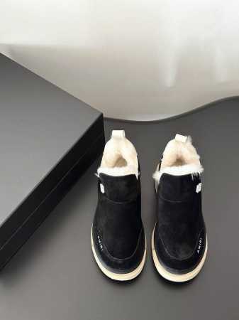 Amiri 23新款厚底雪地靴 杨幂同款，侧面的挖口设计更显腿细，鞋面采用羊皮毛一体，很保暖，鞋底是很防滑大底比UGG大底更耐磨防滑。 Size：35-40 4 - 点击图像关闭