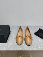 羊皮面 Alexander Wang 大王新款 圆头柳钉 蝴蝶结单鞋 凹凸感带按摩的鞋垫配上注胶 Logo ，搭配最潮圆头+高弹注塑 女王的绝佳搭配！懒人跳舞鞋