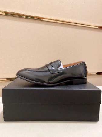 工厂价 Prada～普拉达 男鞋专柜原单货！世界顶级品牌..奢华品质.... 时尚 上脚高档次 ..给你低调奢华的舒适体验。鞋面采用纯意大利进口原板头层牛皮.. - 点击图像关闭