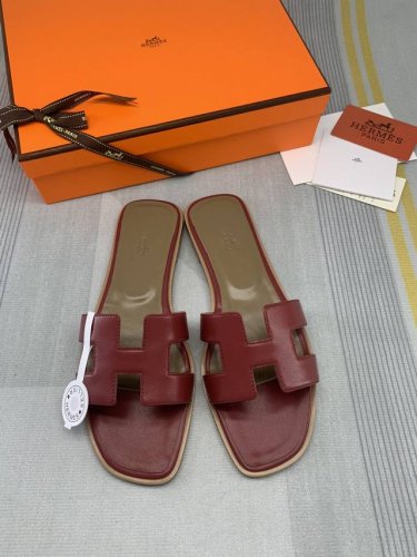 出厂价Pp：300赠送随机搭配丝巾 品牌：Hermes官网最新色系 编号：H01-211 颜色：酒红色 码数：35-40全码 34 41 42定做不退不换 鞋面