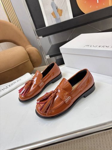 price: 品 牌：Jwanderson 小众潮牌Jwanderson25春夏最新走秀款流苏乐福鞋单鞋！没有撞色的强烈感，但依旧吸睛！鞋面滚边做法，超结实针脚