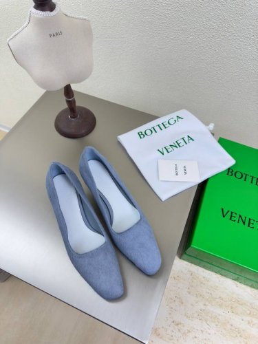 原版复刻 马毛单鞋 Bottega Venet* 跟高 4.5Cm 对标对版 五金原版一致 请对比官图 原版马毛材质 对版 一致 原版一比一做法 跟型 蓝色 当