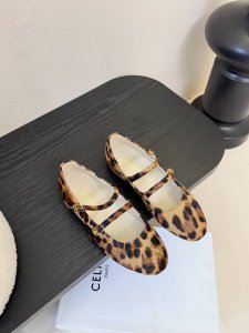Celine思琳春夏凯旋门玛丽珍时装鞋 上脚真的超级显瘦超级美 C家特定的精致凯旋门Logo 好看到爆 鞋面 原版小牛皮 内里 垫脚 采用顶级混种羊皮 意大利真
