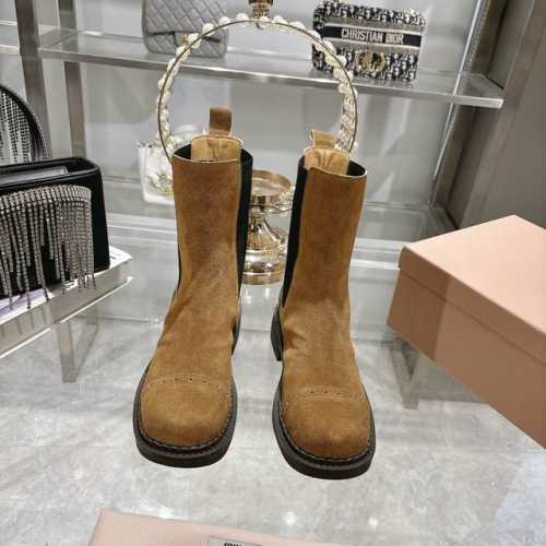 出厂 24SS秋冬新款马丁靴 骑士靴设计感十足，miumiu的独特风格展现无遗，让你瞬间成为人群中的焦点 双向象巾裸靴 进脚特别容易 上脚也是特别酷成为时尚界的