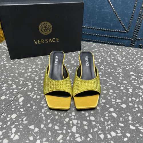 Versace范思哲 专柜新款，金属三角跟系列鞋面：真丝+钻内里垫脚：羊皮跟高：5.5cm鞋底：真皮大底码数：35-42码 42定制不退换 ⑥价格：