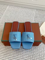 批 代购级 Loro Piana Lp Sprightly Charms系列凉拖鞋 凉鞋 Sprightly Charms 凉鞋 以方形鞋头和鞋跟展现全新创意，