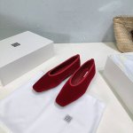 高品质出厂 小众潮牌Toteme 25春夏新款简易小方头真丝绒面平底乐福鞋 这次的新款真的是简约又透入着高级 小方头设计前卫又时髦 小众有品味 平底简直舒适绝了