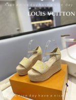 Louis Vuitton 最新走秀款厚底凉鞋 香港原版购入一比一开模 今年的款式比去年增加了老花原素 显得更为大牌 牛仔布面款 内里垫脚全羊皮 水台原版麻绳包
