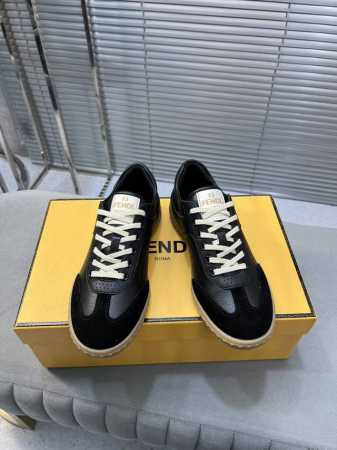 Fendi 芬迪情侣款德训鞋，阿甘鞋 休闲运动鞋！ 各大博都主有荐推的 永不褪色的阿甘训德鞋 绝对人手入必的德训白小鞋 原版开发 原版定牛制皮 牛反绒 原版大底 - 点击图像关闭
