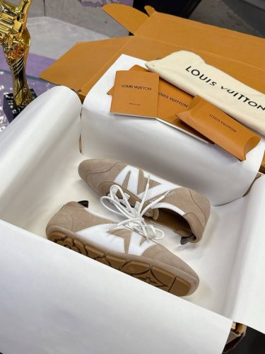 工厂p价p louis Vuitton路易威登驴牌春夏Sneakerina系列 芭蕾运动鞋 德训鞋 平底鞋 原版三对购入开发完美复刻Sneakerina 芭蕾风