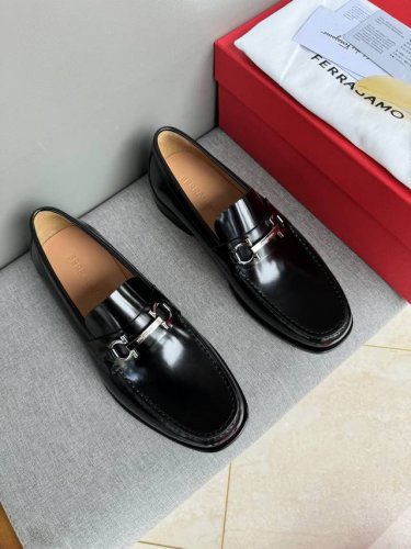 原单品质 独家新款 菲拉格慕ferragamo正装皮鞋 套脚鞋专柜新款同步 精致手工缝线 做工细节堪比专柜 鞋面进口牛皮 牛皮内里 原版意大利真皮大底 黑色 酒