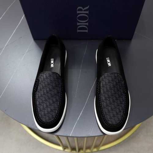 出厂价Pp： 品牌：迪奥Dior 标准码：男码38 44 45可以定做 等级：官网同款 材料：原版牛皮拼接 牛皮内里 原版Tpu耐磨柔软大底 款式类别：休闲运动
