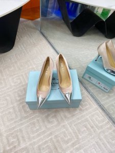 出厂 Prad*普拉达 25早春新款绝美尖头拼色高跟单鞋 这一季太让人惊喜了，时尚界久违的极简之美，多巴胺配色 毫不费力的优雅风来袭时髦 精致 绝美穿上就是仙飘