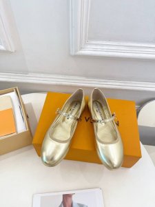 lv 路易威登 24 早春新款 顶级版本原版一致 专柜主打最新款 Romy平底芭蕾舞鞋 硬货上新 代购级别！高级感十足！国内外博主刷爆的一款，复古又时髦 上脚美