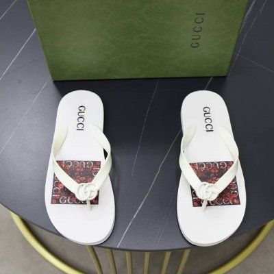 出厂价: 品牌：古奇gucci 码数：38–44 45定制 等级：专柜 原单 材料：原版鞋面 耐磨轻便柔软舒适大底 款式类别：夏季夹脚款拖鞋 年轻时尚 脚感舒适