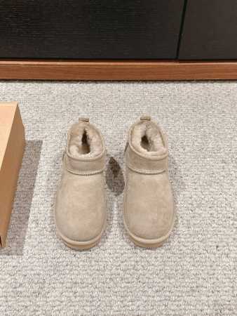 顶级品质 UGG经典系列全新升级厚底雪地靴 check 你的随性复古棕色系look，点亮街头拿捏 潮酷不费力~厚底铅笔靴 大橘底一秒蹬厚底TAZZ秋冬装备齐活， - 点击图像关闭