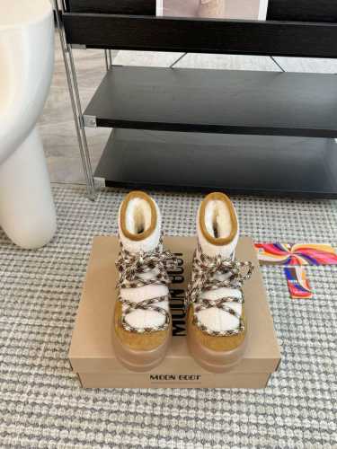 代购级别 MOON BOOT LUNA系列 24秋冬季新款 雪地靴 一双不分左右脚的鞋！超有特点！软软糯糯像面包 长期主义购物一moonboot雪地靴因为冬天想