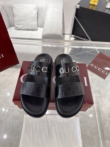 男款 Gucci男款字母交叉凉拖鞋 顶级版 春夏网红必备拖鞋 Yp一比一还原 所有细节 材质 舒适度 全部跟原版一样了 复刻度98% 底厚2.5Cm 码数男39