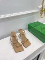 Bv 春夏 性感链条凉鞋 经典杏 鬼才设计师Daniellee把Bv变的那么 马卡龙色系凉鞋简直不要太太太太太太好看啊啊 方头的设计真的是谁穿谁爱9Cm的鞋跟完