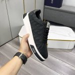 出厂价 迪奥最新款休闲男鞋 休闲时尚爆款， 版型简洁大气， 面料采用进口牛皮配布，羊皮内里，原版耐磨橡胶大底，独家新款，实物拍摄，六色可选，码数：38-44，