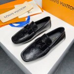 Louisvuitton路易威登 Luxembourg Samothrace系列豆豆鞋瞩目亮相春夏秀场。专柜一比一复制。原创五金。大底。专柜原版材质头层牛皮内里