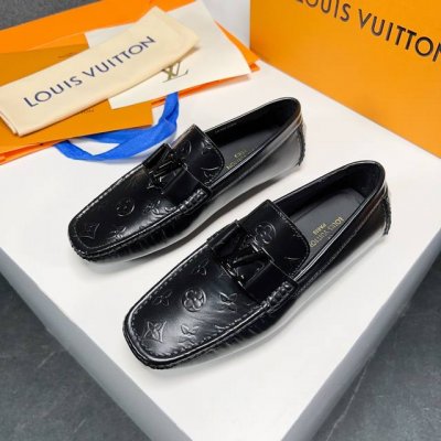 Louisvuitton路易威登 Luxembourg Samothrace系列豆豆鞋瞩目亮相春夏秀场。专柜一比一复制。原创五金。大底。专柜原版材质头层牛皮内里