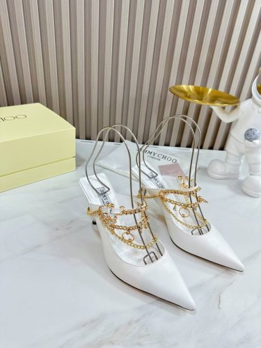 冲量价: JIMMY CHOO 吉米周 是一个非常全面之尊贵时尚生活品牌， 香港,美国等大时尚博主及明星的同款表带女士高跟，中跟，平跟后空凉鞋系列。 澳大利亚尖