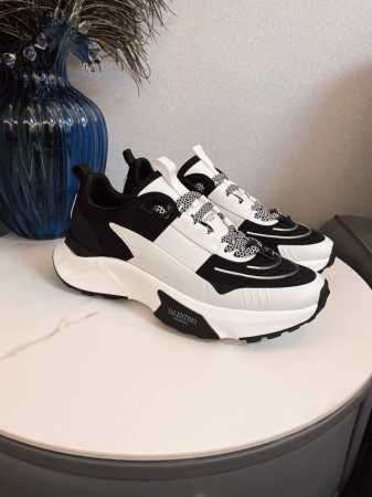 VALENTINO 2024华伦天奴最新休闲运动鞋，男女同款码数：35-46，系列新色陆续更新 - 点击图像关闭