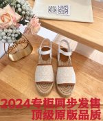 品牌:Loewe 品名:Loewe 罗意威 厚底渔夫鞋女士帆布和牛皮革 Anagram 草鞋 颜色:白色，黑色 产 地:It 适用人群:Women 商品介绍:黄