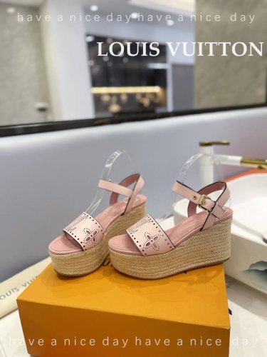出厂 Loui& Vuitto&路易威登 法国代购新款驴牌 春夏首选 香港原版购入一比一开模 今年的款式比去年增加激光元素 显得更为大牌 皮面款采用原版小牛皮