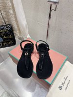 loro Piana 25春夏Lp顶级版本英伦宝石吊坠夹脚平底拖鞋凉鞋 原来这就是传说走两万步都不会累脚的夹脚凉鞋把颜值和脚感都拿捏住了，上脚一走就会被彻底沦陷