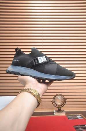 出厂价P Givenchy.纪梵希 专柜同步发售鞋面：意大利进口品牌印花布匹 尽显奢华，透气网布内里加上双层组合，脚感舒适，鞋底：原厂特供橡胶发泡大底，轻便，舒 - 点击图像关闭