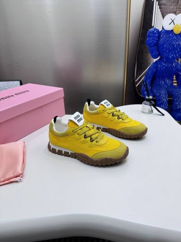 橙子出厂价p miumiu 缪缪 春夏新款 德训鞋 运动鞋 休闲鞋 tyre织物面料与绒面皮革运动鞋系列 另可购Miu25S走秀饰珠Diy穿于鞋带上 十分合适喜