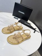 CHANEL2025小香新款经典夹脚凉鞋，独特双层沿条工艺， 原版1:1开模logo散发持久魅力小香凉鞋生动知性优雅衬托出女性独有的美丽 面料：羊皮 内里：进口