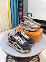 出厂价P Lv 男鞋高端品牌：官网1：1最新力作：鞋面采用意大利进口头层牛皮搭配特殊材料全真皮内里制作，让行走更加便捷舒适！独家新款，惊世之作 ！打造时尚个性衬