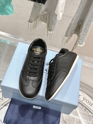 女款 男款 顶级品质 新品首發｜薄底复古情侣球鞋，原版楦头鞋型超正，细节完美超级跑量。 这款系带休闲运动鞋妥妥的美式复古风格～ 上脚超级好看舒适经典百搭的绝绝子