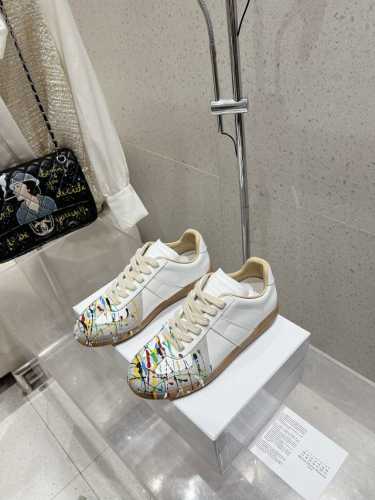 情侣款 MaisonMargiela MM6 马吉拉 情侣款针织连袜漏孔德训鞋 休闲运动鞋 原版购入开发 做货 鬼才设计师品牌，一个轻奢品牌 这一款德国训练鞋延