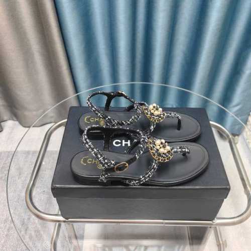 厂价 CHANE* ｜小香25C春夏新品山茶花双C珍珠夹脚凉鞋！ 这一季的凉鞋实在是太好看了吧！都是美眉们必不可少的出行单品此款凉鞋上脚非常的舒适 非常显瘦出行