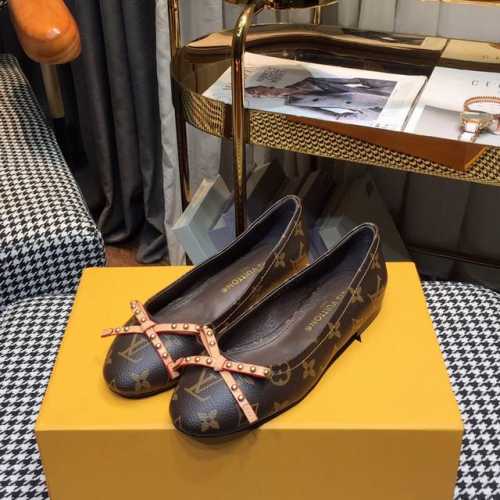 LV路易威登L家 驴牌monogram 浮雕经典单鞋 本季Waterfront 焕新回归 鞋面带压印路易威登标志性的 Monogram 图案。 面料: 品牌标志